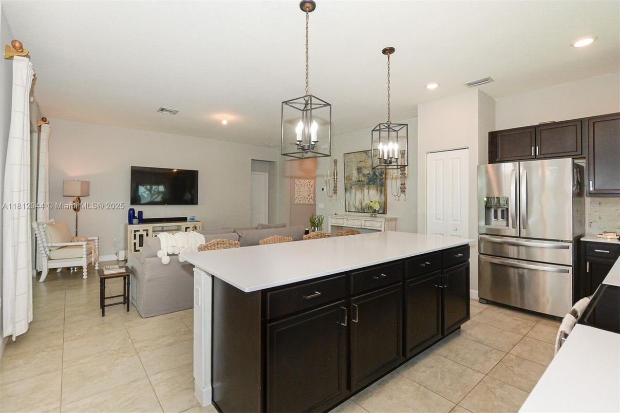 Dining room, Interior, Kitchen, Living room, Pendant Lights, Recessed Lighting, Stainless Steel Appliances