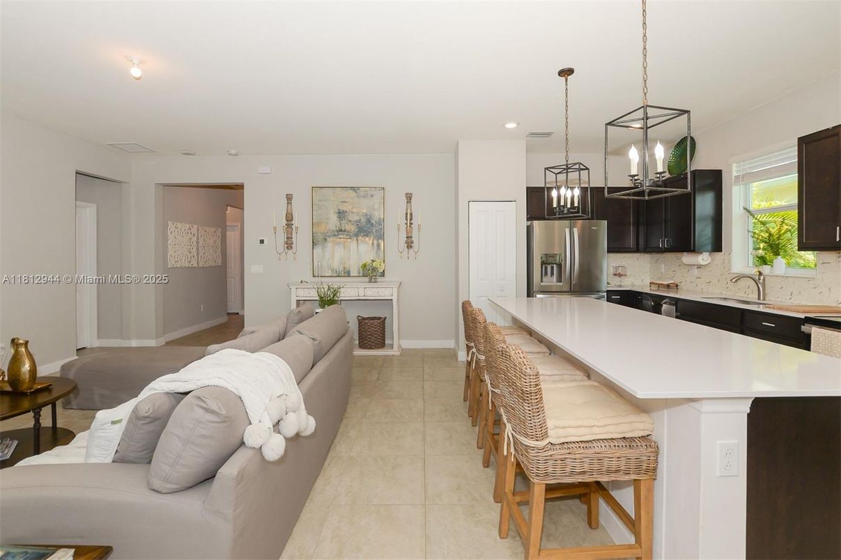 Interior, Kitchen, Living room, Pendant Lights, Recessed Lighting, Stainless Steel Appliances