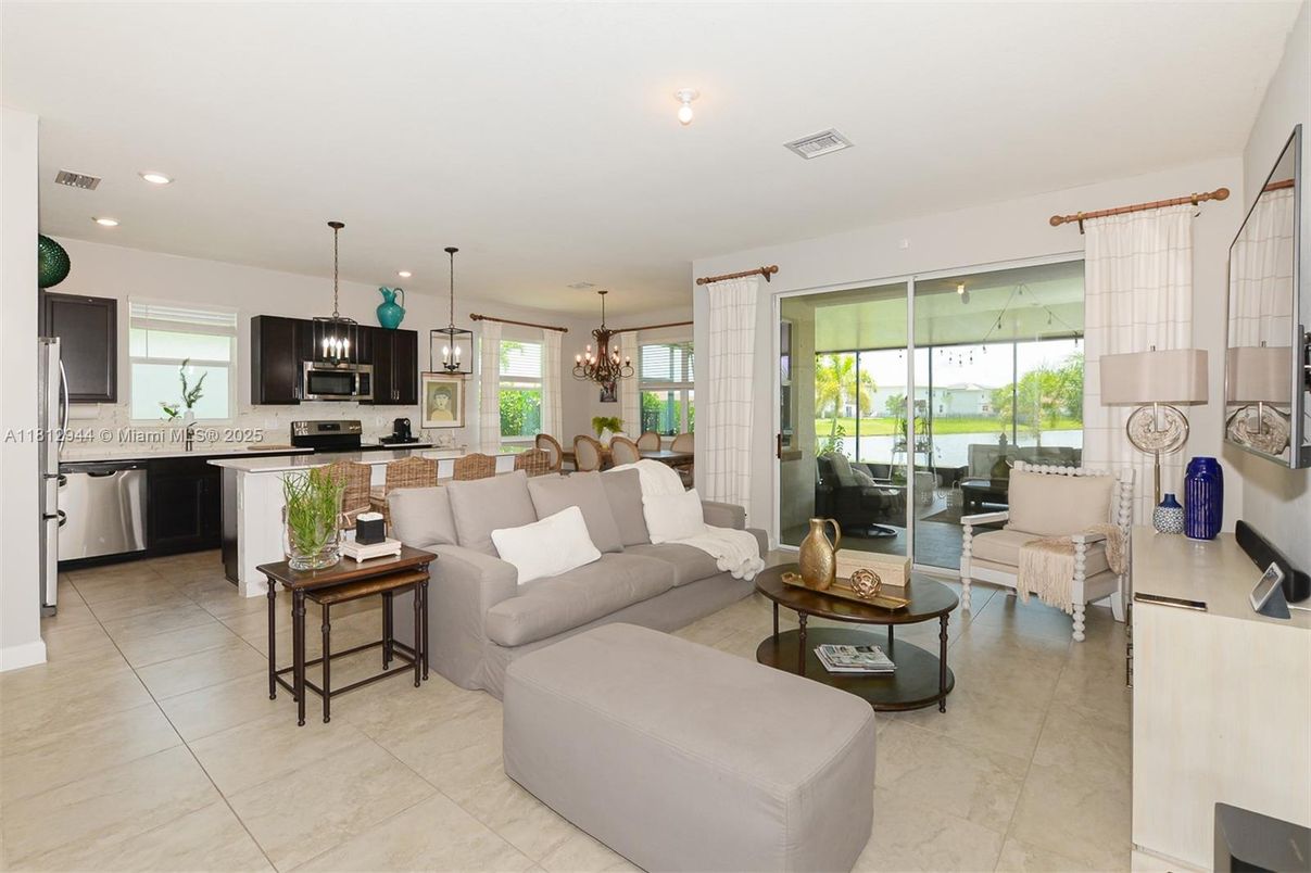Dining room, Interior, Kitchen, Living room, Pendant Lights, Recessed Lighting, Stainless Steel Appliances