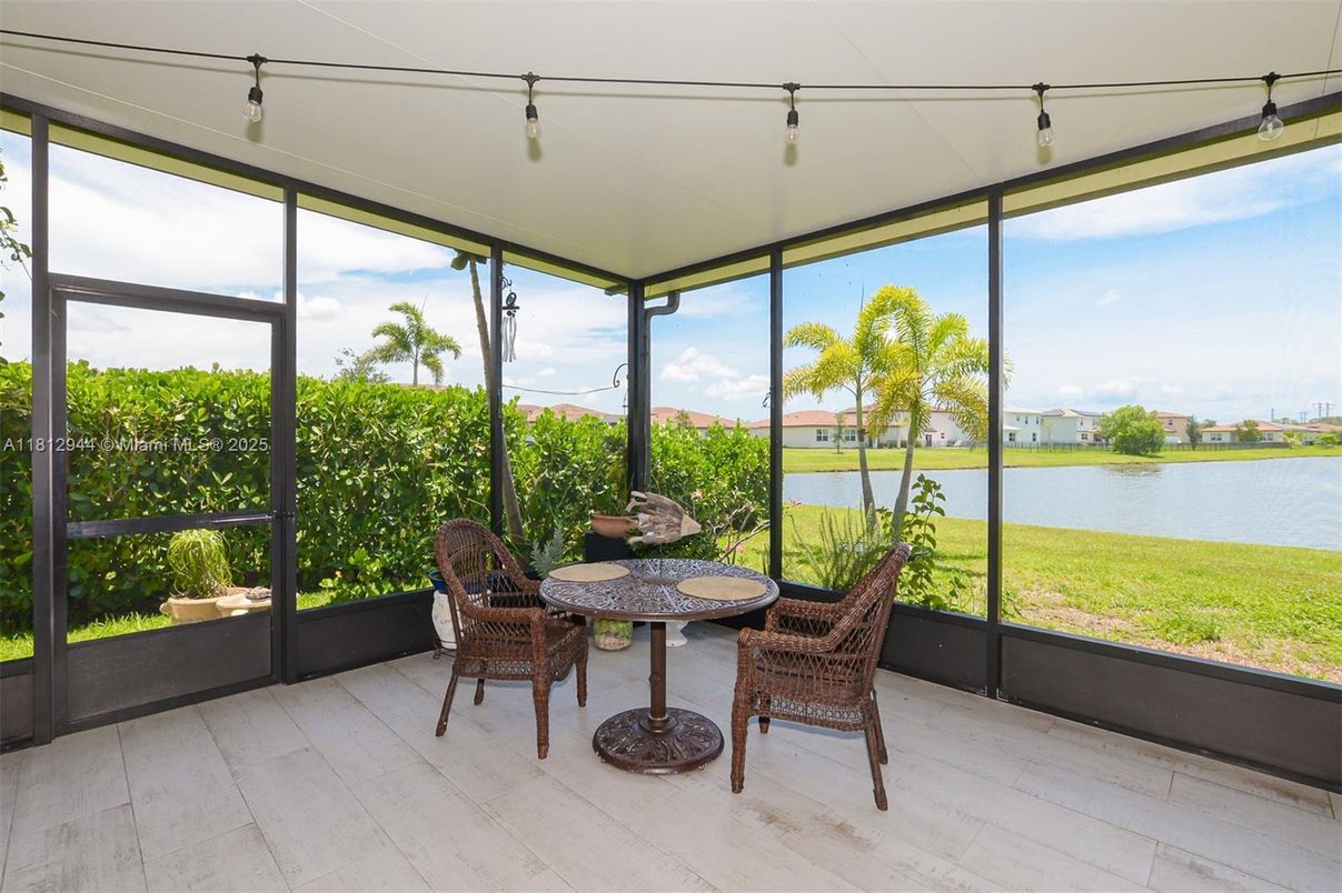 Interior, Sun Room, Water, Wood Texture Flooring
