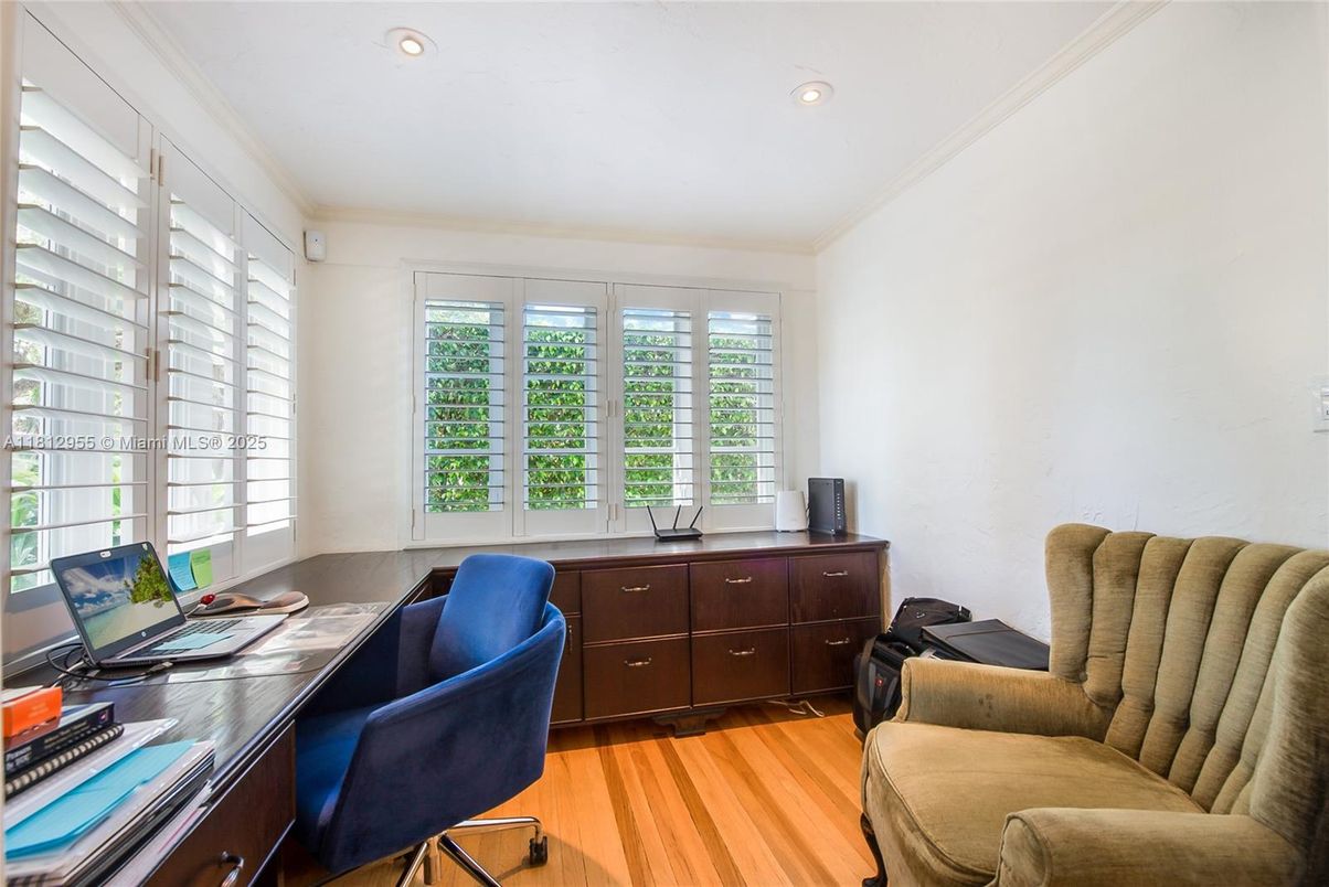 Home Office, Interior, Recessed Lighting, Wood Texture Flooring