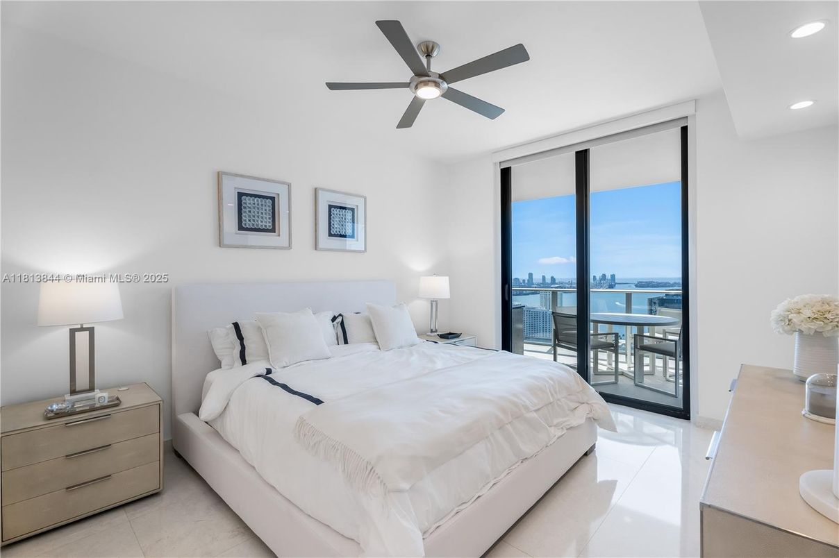 Bedroom, Interior, Recessed Lighting, Water