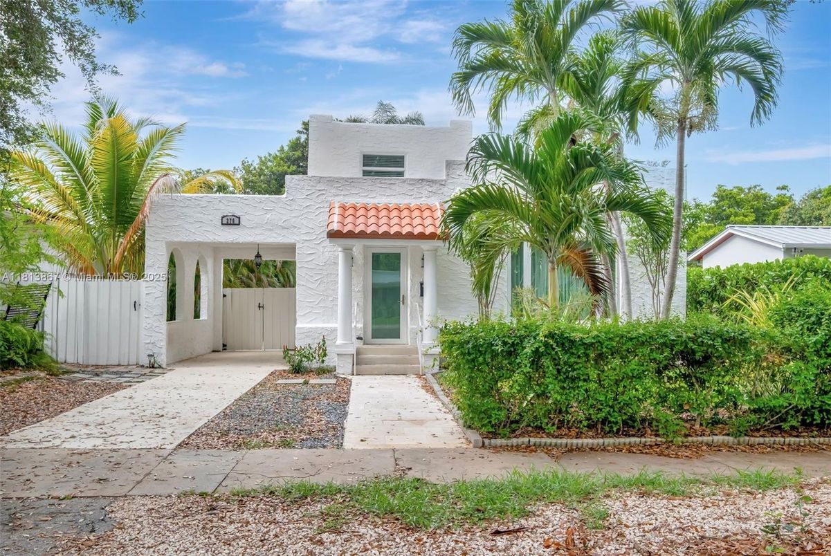 Attached, Exterior, Facade, Spanish Mediterranean