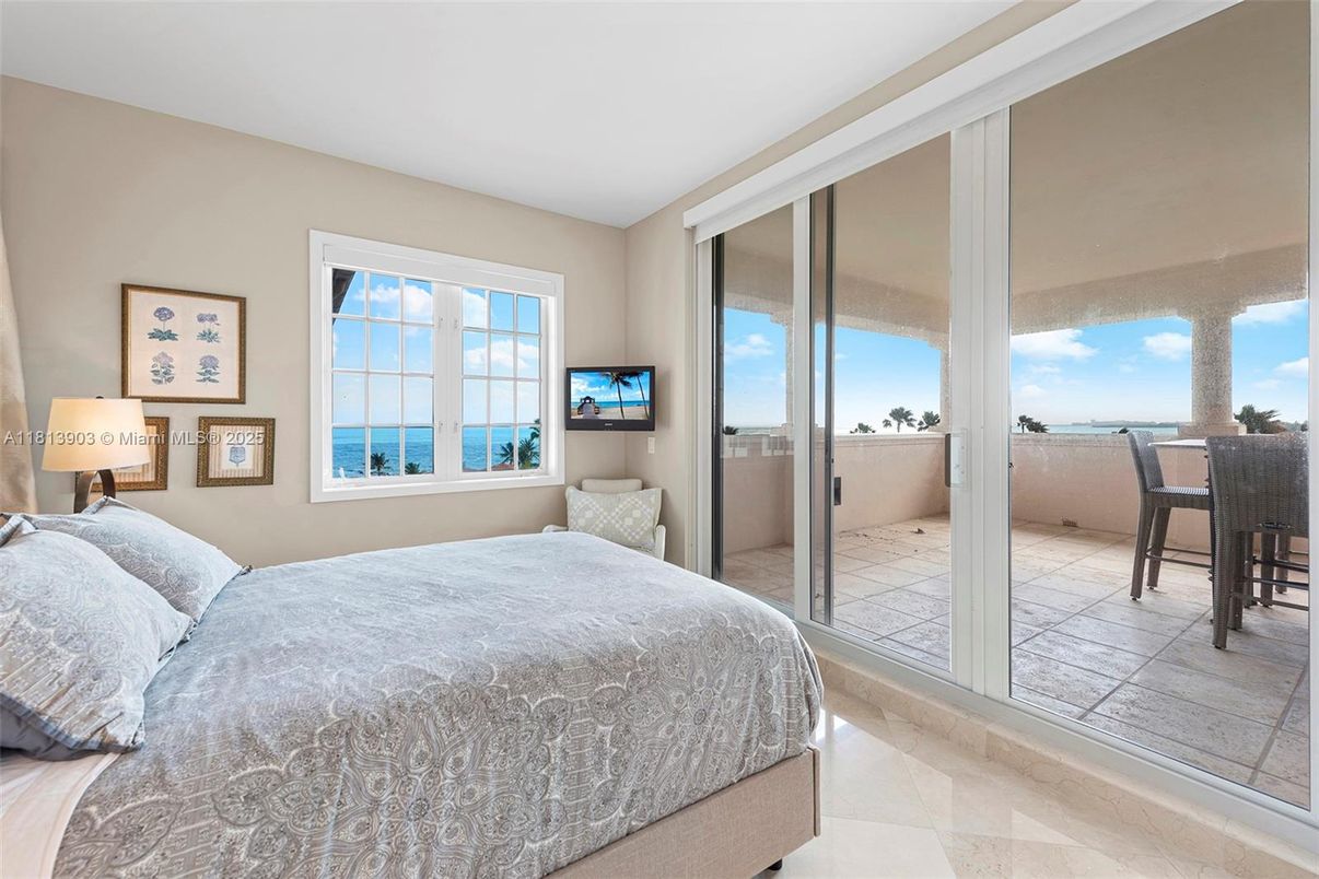 Bedroom, Interior, Water