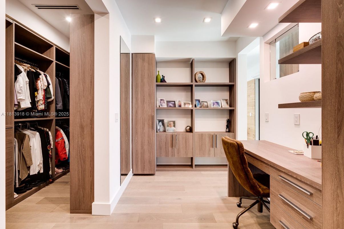 Home Office, Interior, Recessed Lighting, Walk-in Closets, Wood Texture Flooring