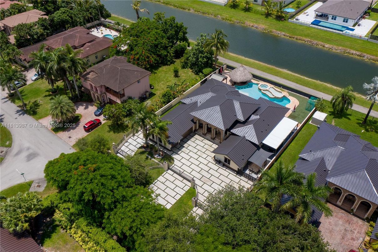 Exterior, Drone