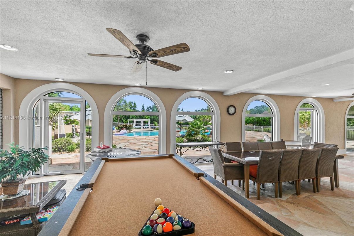 Dining room, Interior, Recessed Lighting
