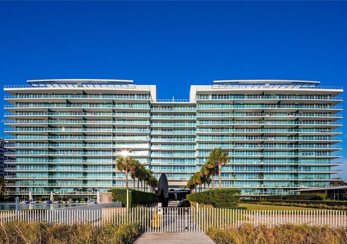 Exterior, Facade, Condo Building