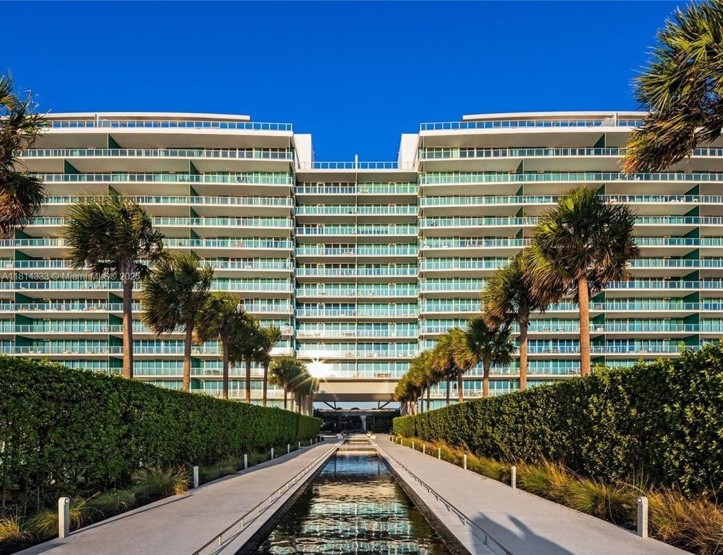 Exterior, Facade, Pool, Condo Building