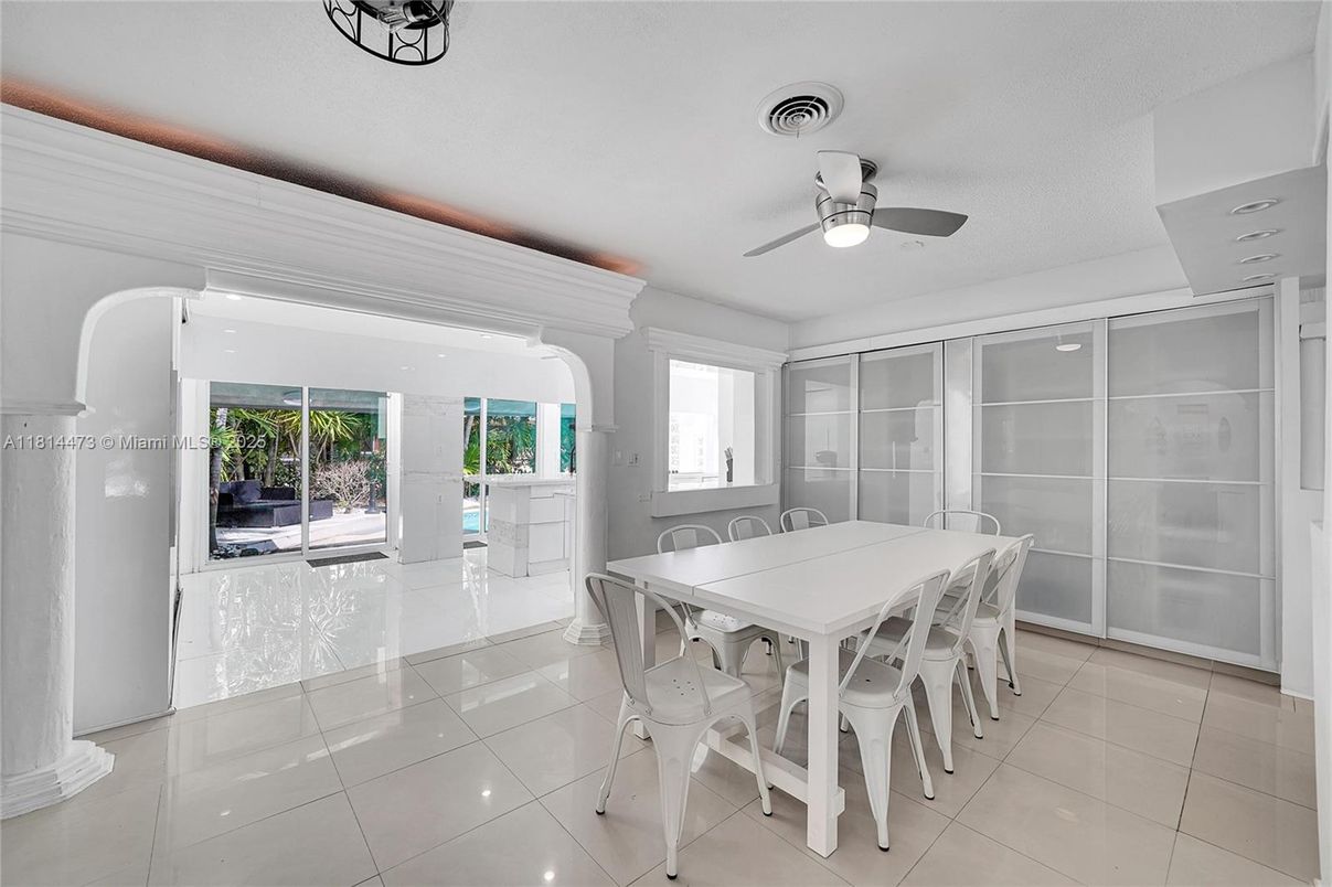 Dining room, Interior, Recessed Lighting