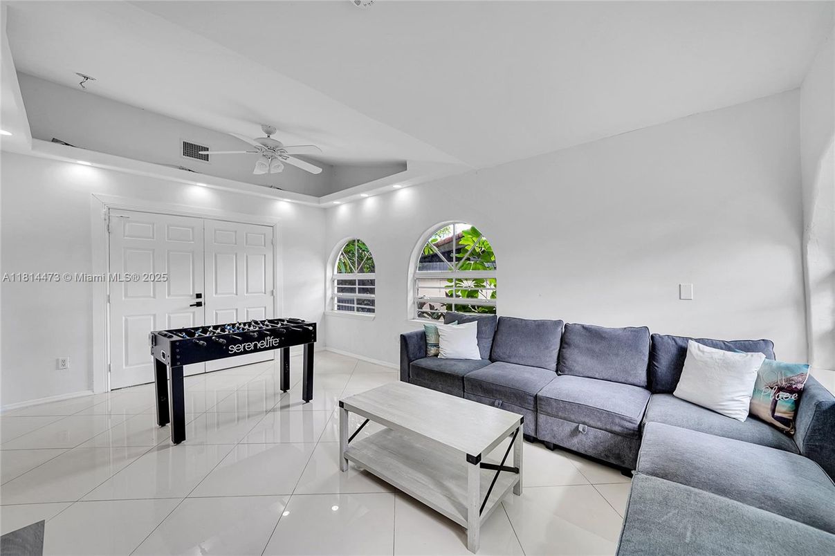 Game Room, Interior, Living room, Recessed Lighting