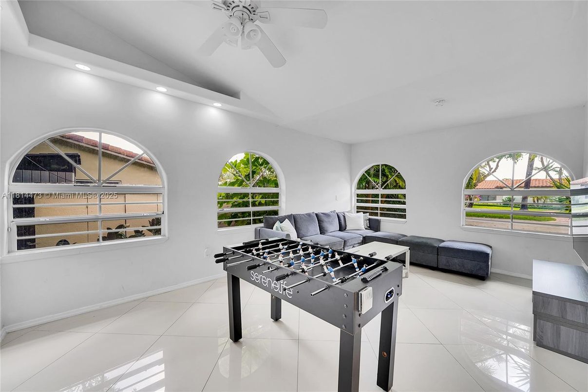 Game Room, Interior, Living room, Recessed Lighting