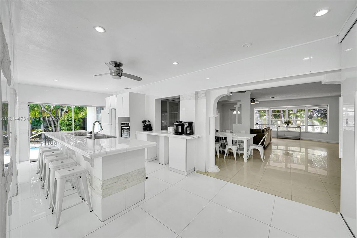 Dining room, Interior, Kitchen, Recessed Lighting