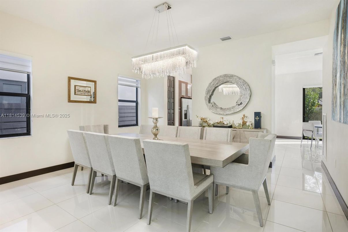 Chandelier, Dining room, Interior