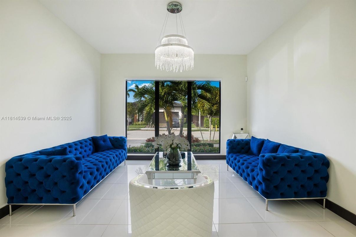 Chandelier, Interior, Living room