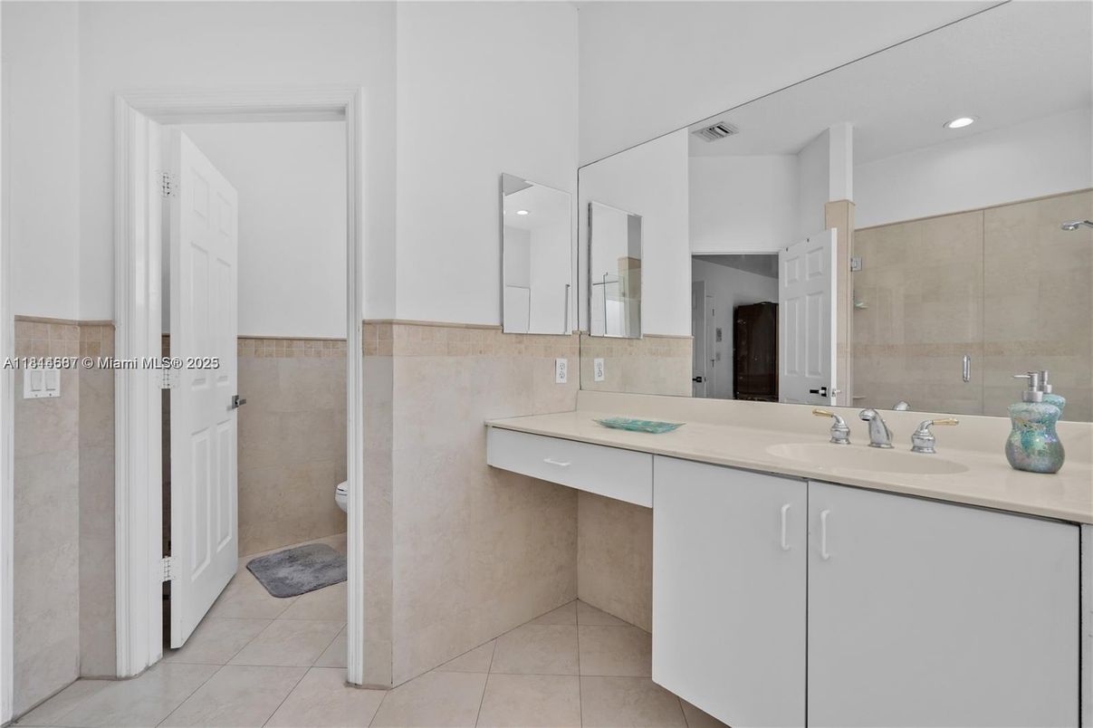 Bathroom, Interior, Recessed Lighting
