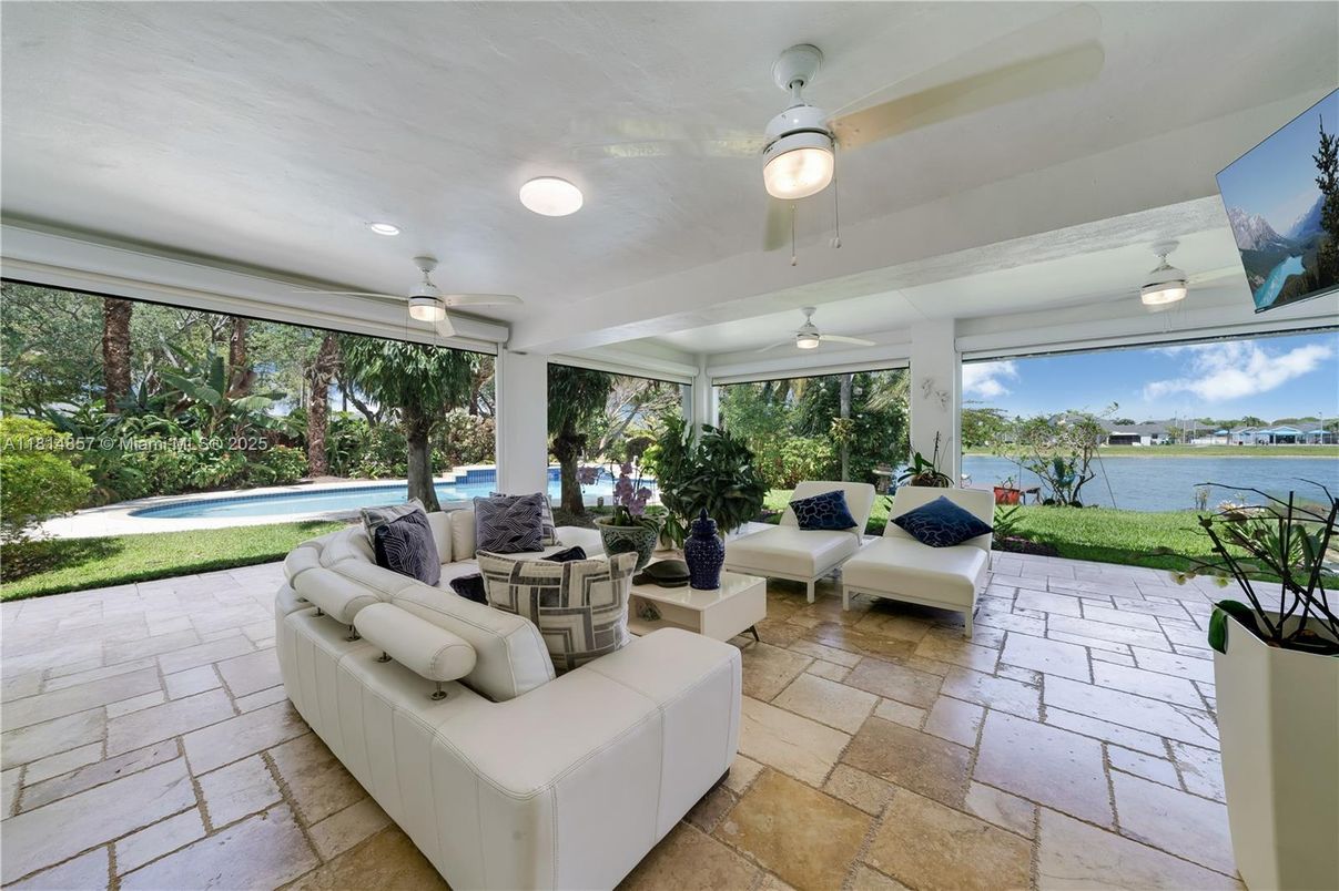 Interior, Living room, Sun Room, Water