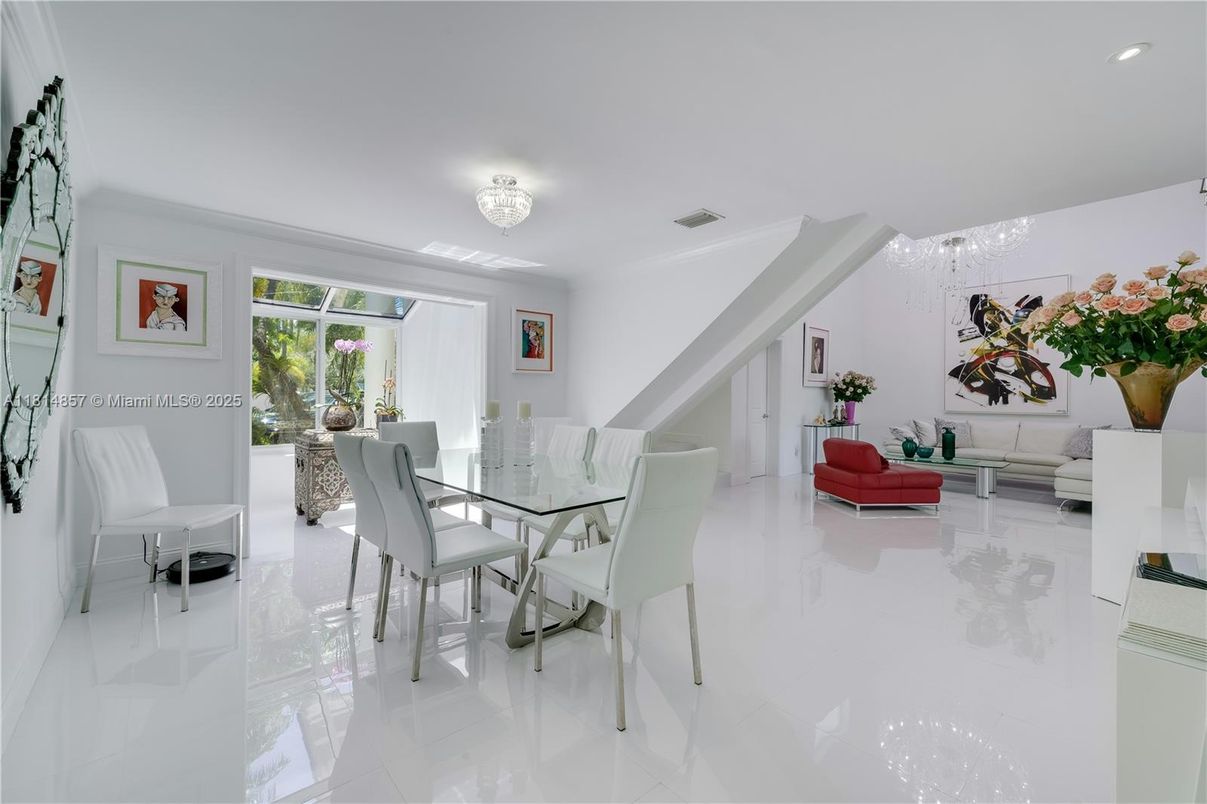 Dining room, Interior, Recessed Lighting