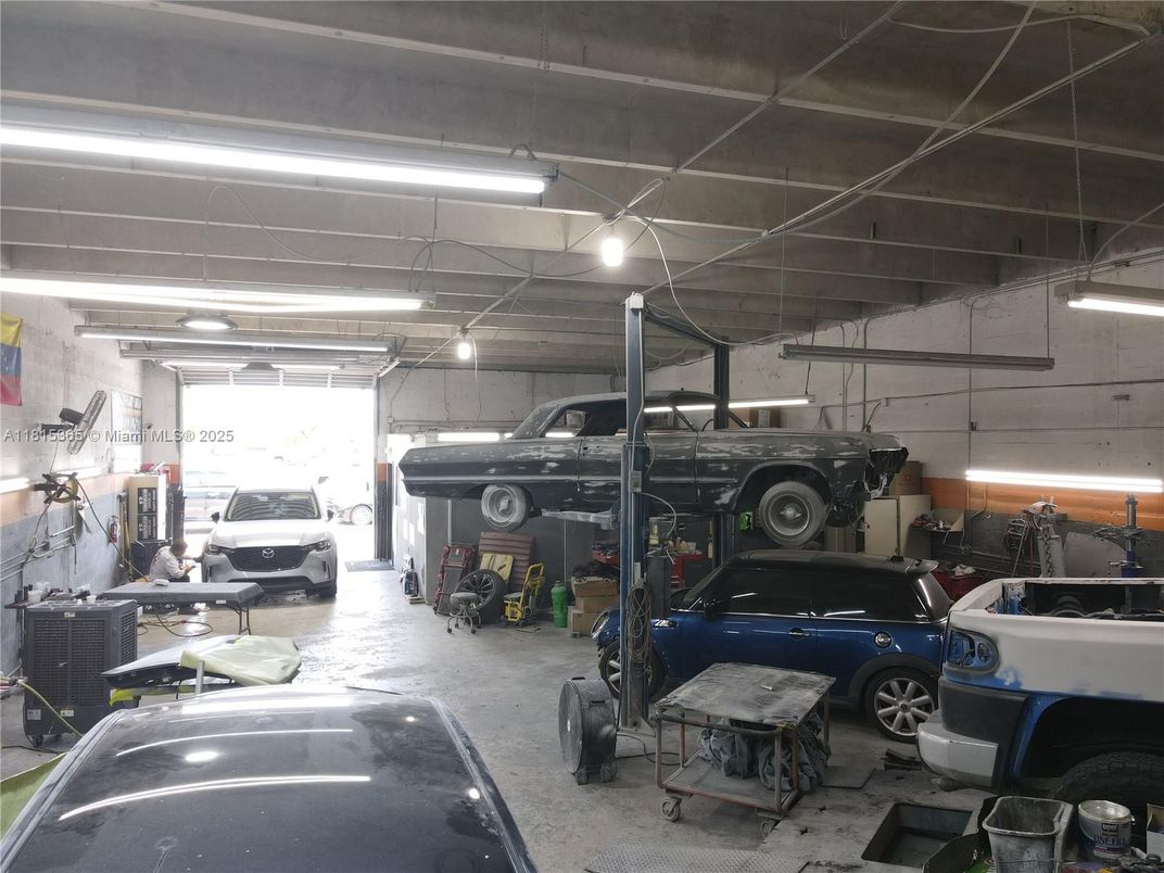 Garage, Interior