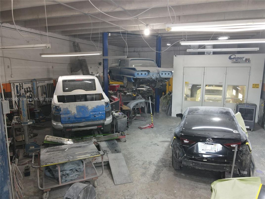 Garage, Interior