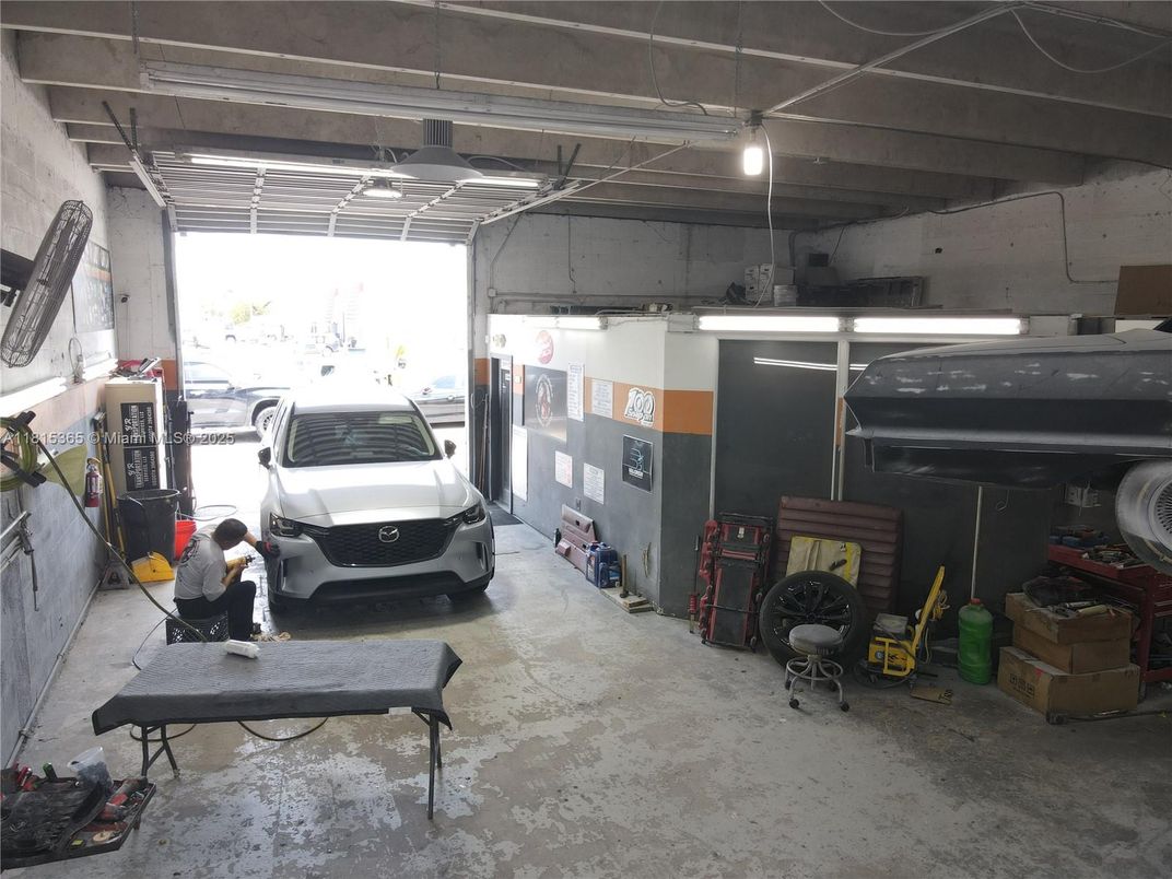 Garage, Interior