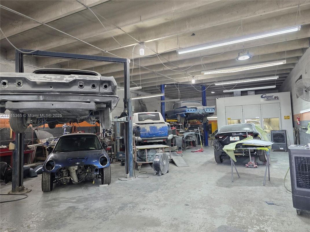 Garage, Interior