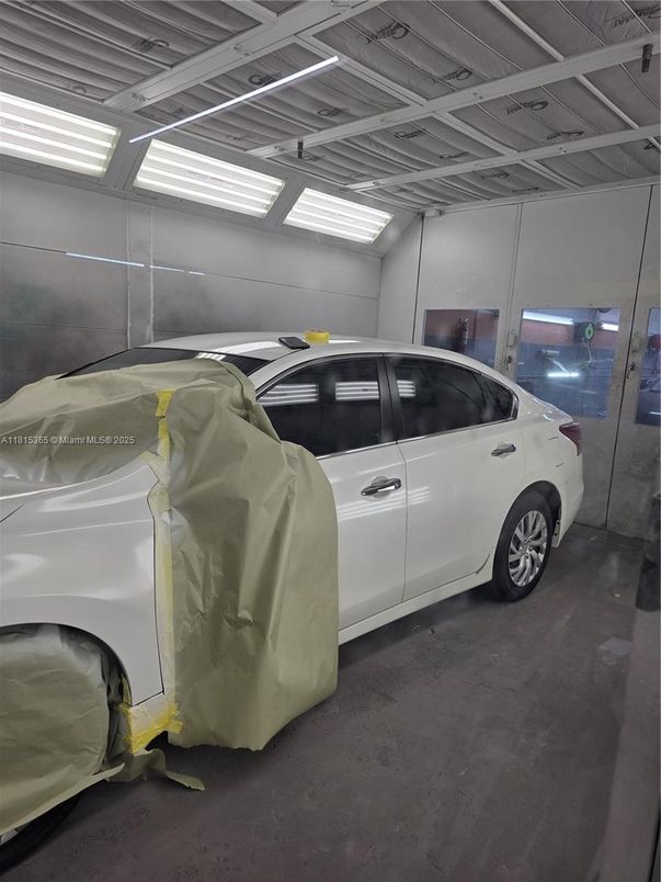 Garage, Interior