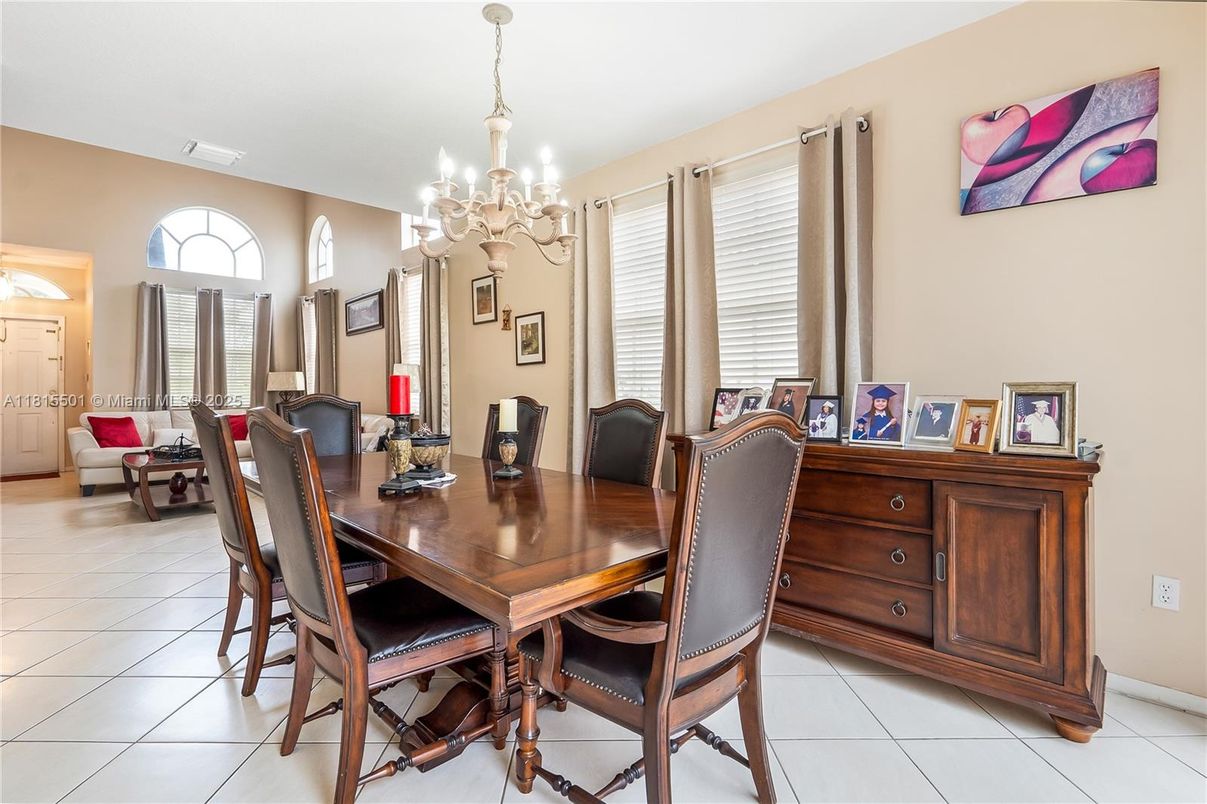 Chandelier, Dining room, Interior