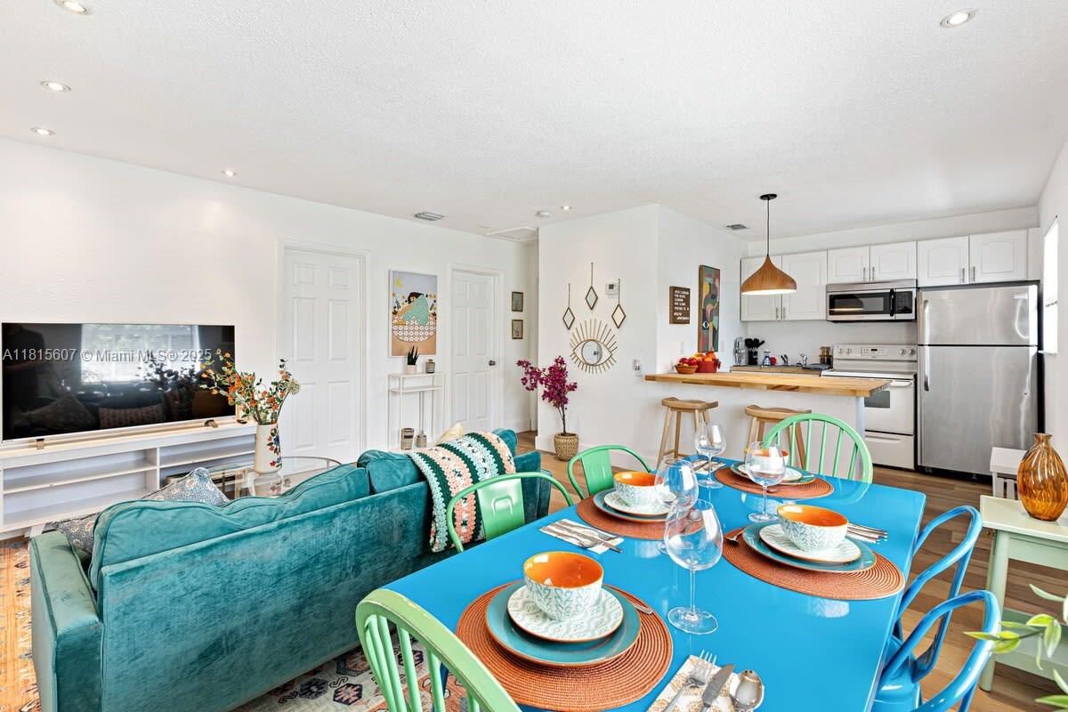 Dining room, Interior, Kitchen, Living room, Pendant Lights, Recessed Lighting, Stainless Steel Appliances, Wood Texture Flooring