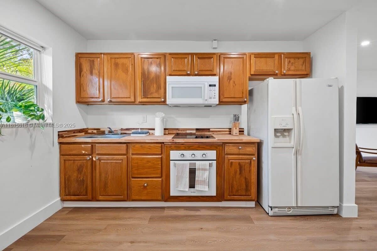 Interior, Kitchen, Recessed Lighting, Wood Texture Flooring