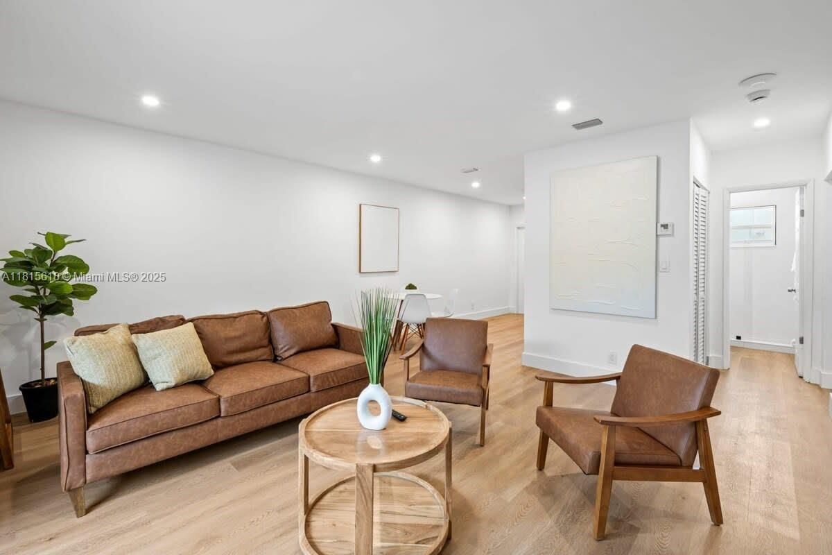 Interior, Living room, Recessed Lighting, Wood Texture Flooring