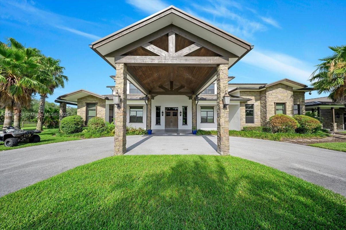 Exterior, Facade, American Craftsman