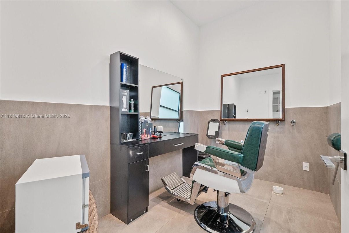 Home Office, Interior