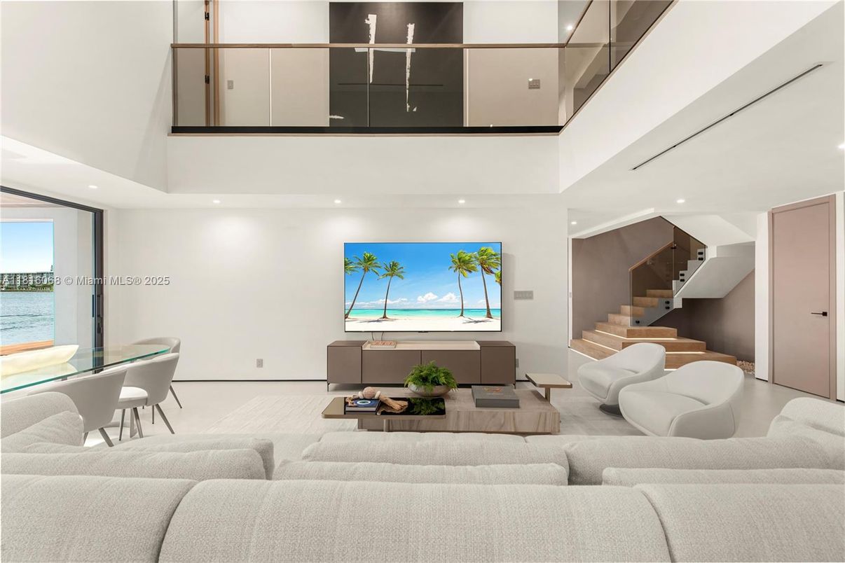 Dining room, Interior, Living room, Recessed Lighting, Water