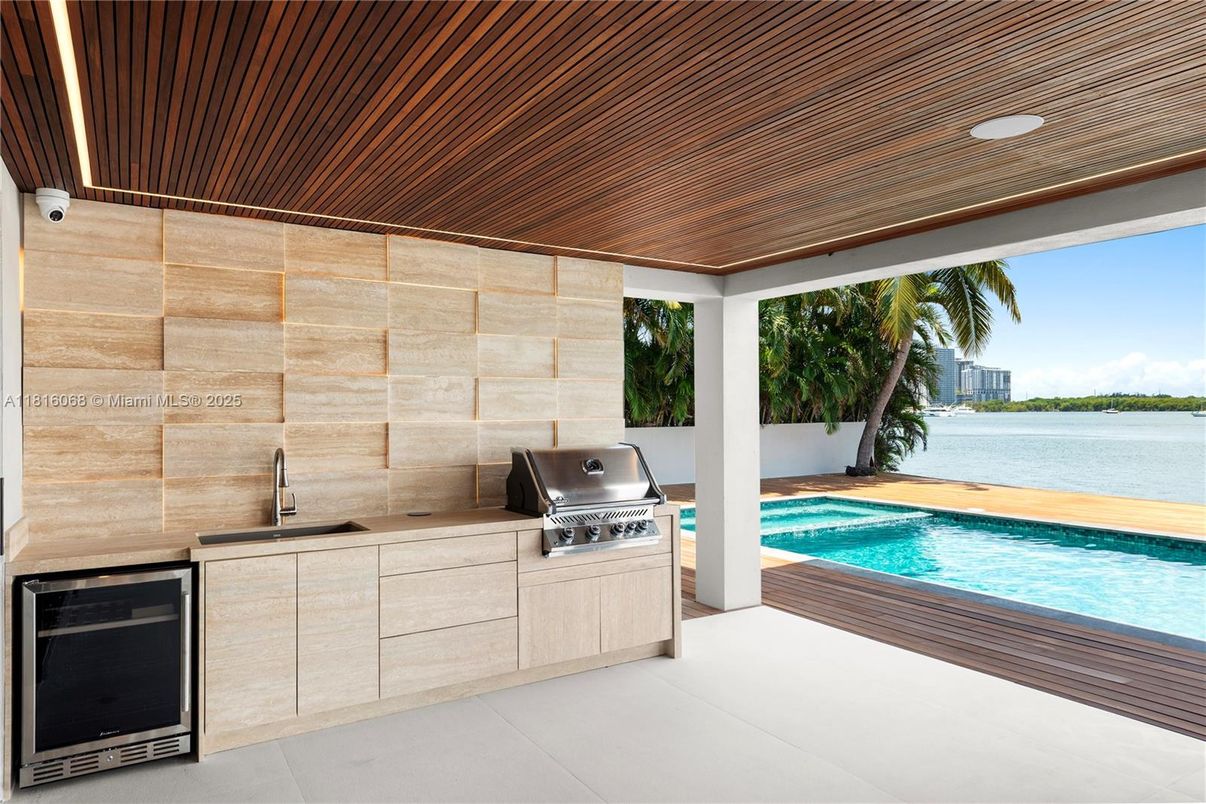 Exterior, Pool, Water