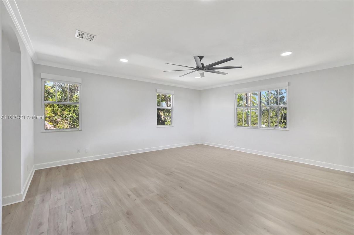Empty room, Interior, Recessed Lighting, Wood Texture Flooring