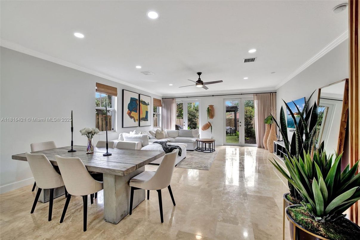 Dining room, Interior, Living room, Recessed Lighting