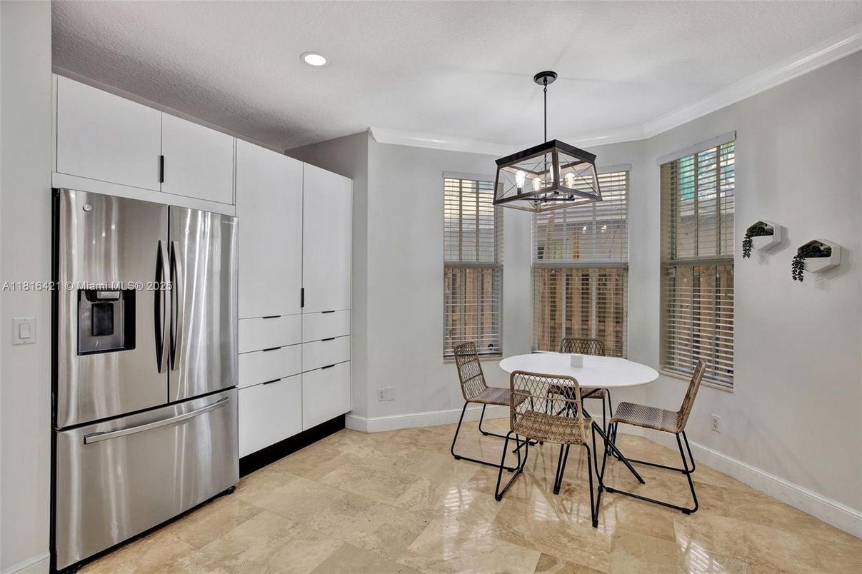 Dining room, Interior, Kitchen, Pendant Lights, Recessed Lighting, Stainless Steel Appliances