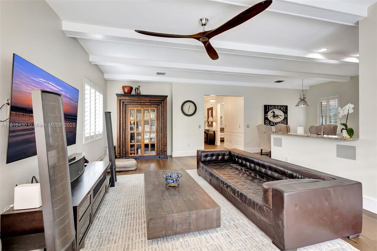 Interior, Living room, Pendant Lights, Wood Texture Flooring
