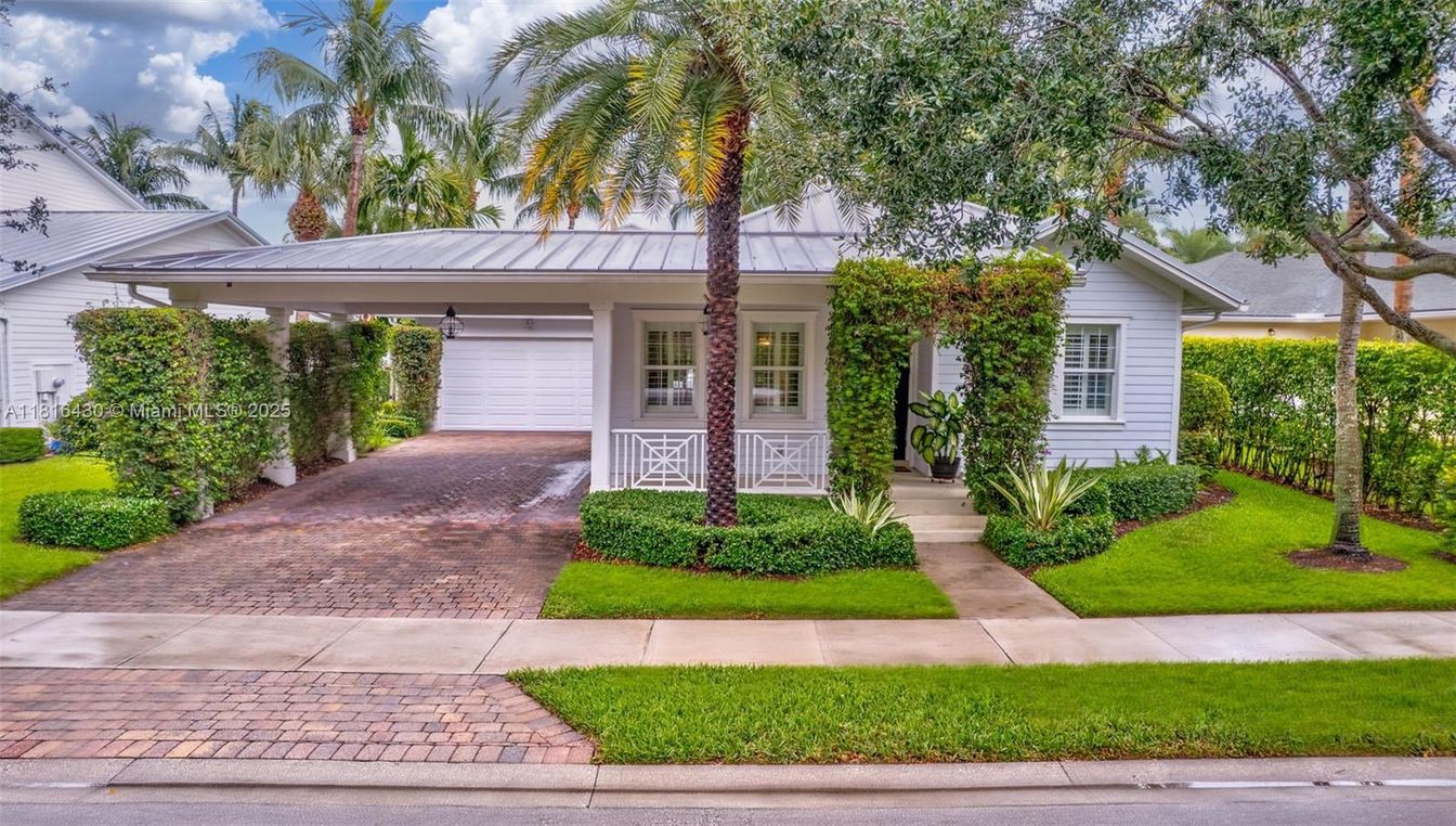 Attached, Exterior, Facade, Ranch
