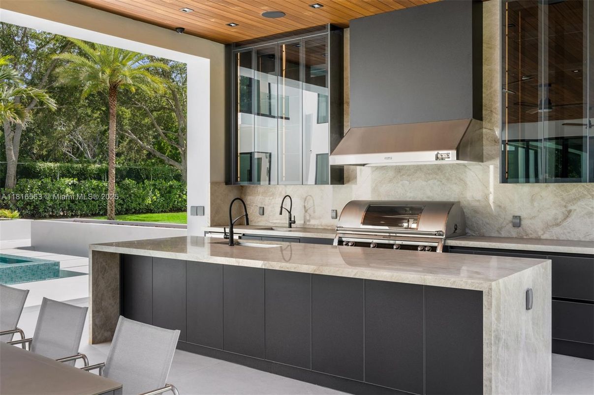 Exterior, Stainless Steel Appliances