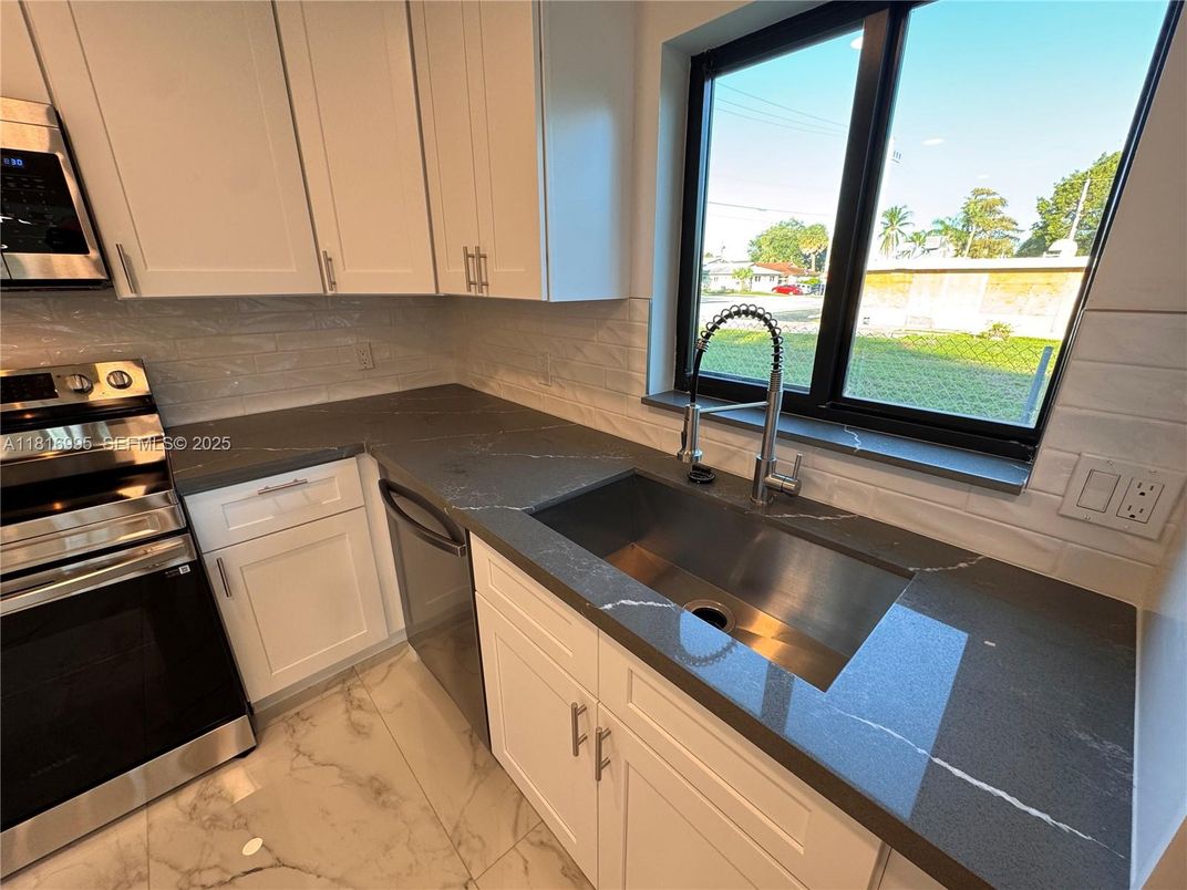Interior, Kitchen, Marble, Stainless Steel Appliances