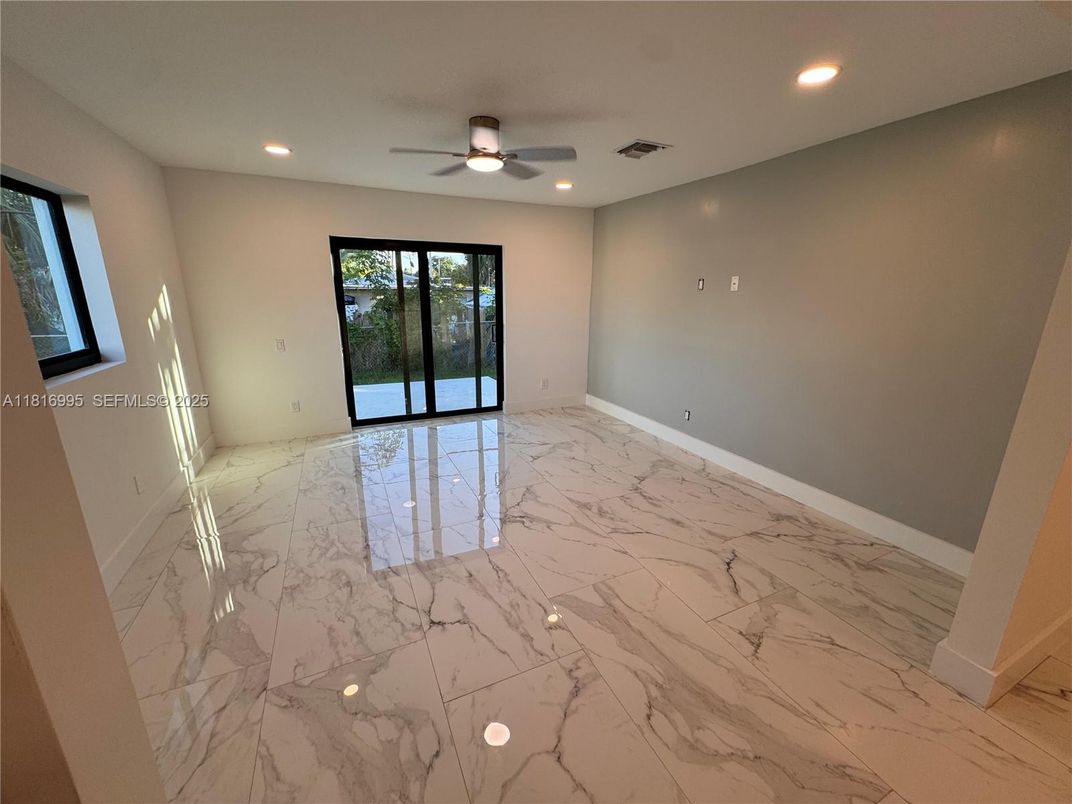 Empty room, Interior, Marble, Recessed Lighting