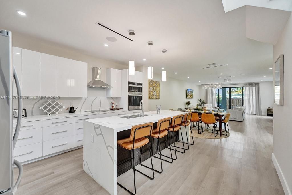 Dining room, Interior, Kitchen, Pendant Lights, Recessed Lighting, Wood Texture Flooring