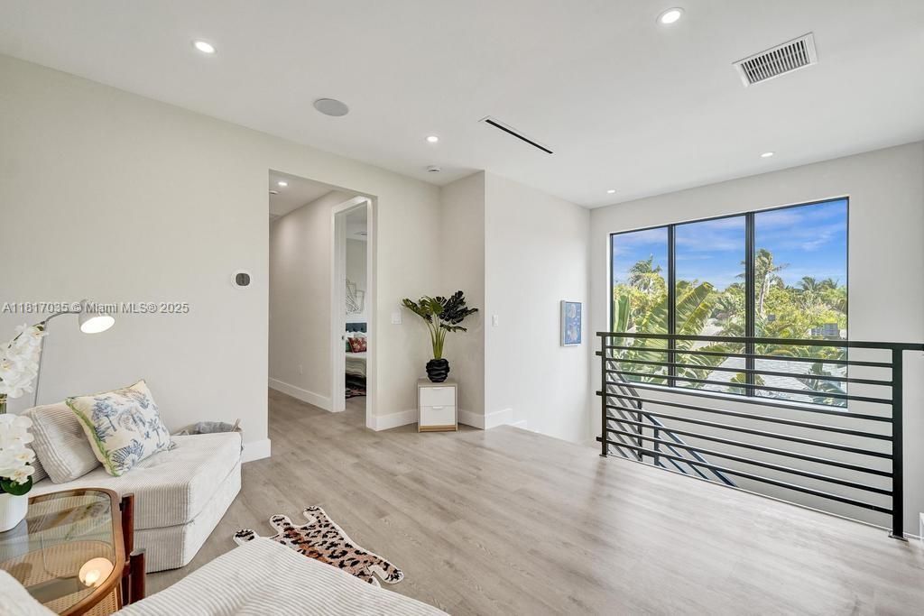 Interior, Recessed Lighting, Wood Texture Flooring