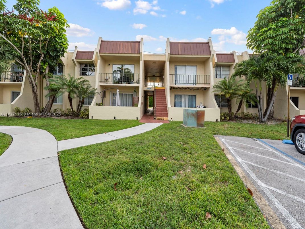 Backyard, Exterior, Facade, Condo Building