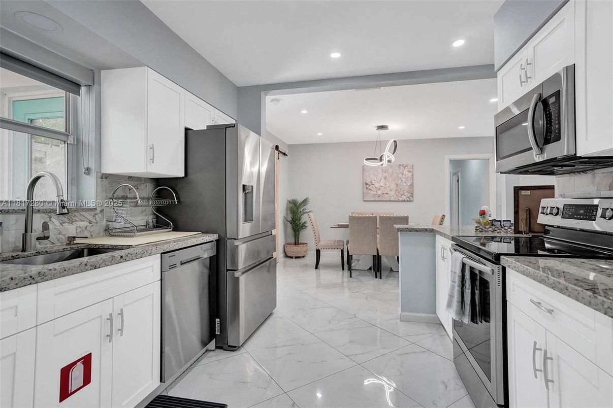Dining room, Interior, Kitchen, Marble, Pendant Lights, Recessed Lighting, Stainless Steel Appliances