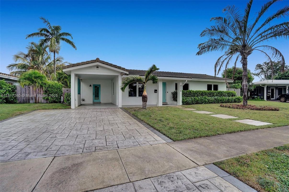 Backyard, Exterior, Facade, Ranch