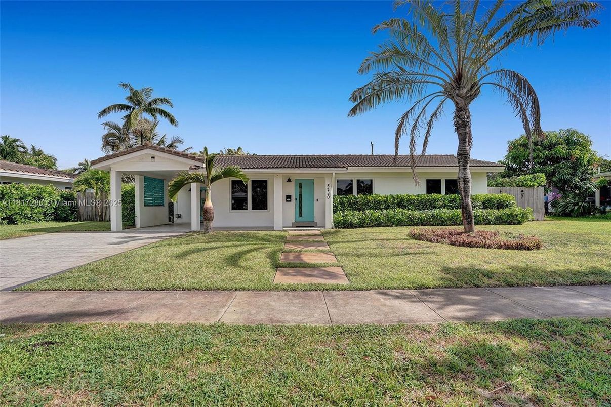 Backyard, Exterior, Facade, Ranch