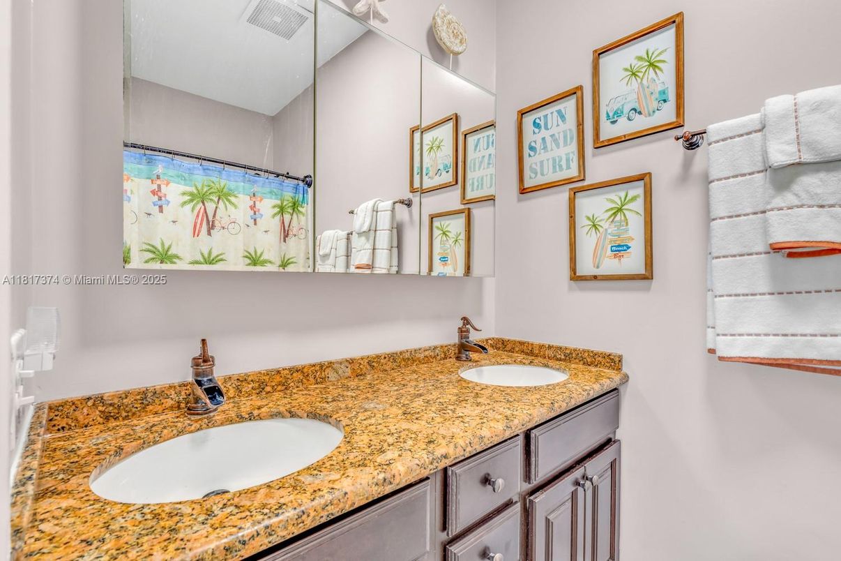 Bathroom, Dual Sink Vanities, Interior